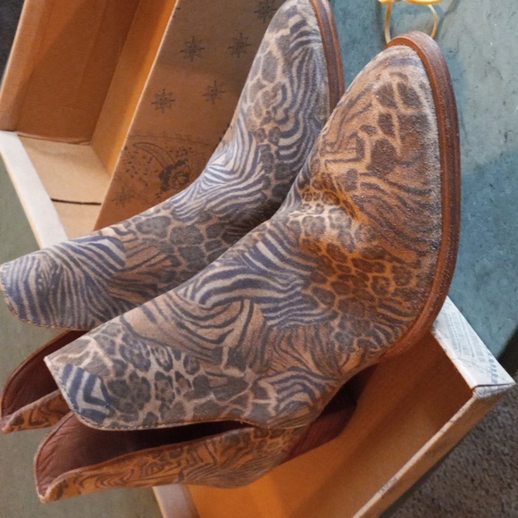 New Free People Animal Charm Boots, size 11/11.5 - Picture 8 of 16